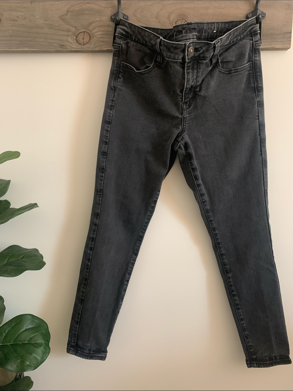 American Eagle Outfitters Washed Black Jegging Jeans